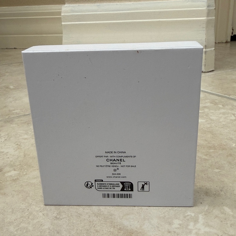 CHANEL LA Collection Lock & Key Set New In Box - Picture 4 of 5